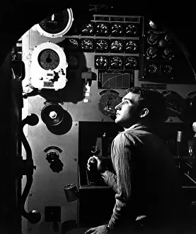 Submariner: Sailor at work in the electric engine control