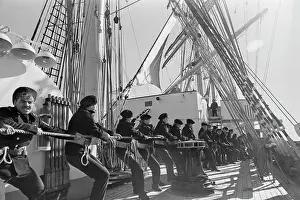 Hoisting: Sailors