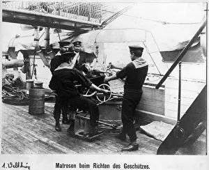 Boost: Sailors aim the gun, 1914