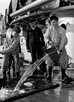 Scrubbing: Sailors on board German warships