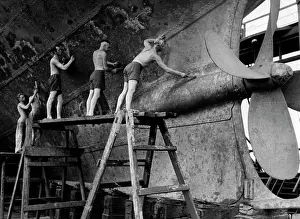 Removing: Sailors on board German warships