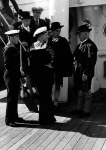 Engaged: Sailors and vacationers on a KdF ship