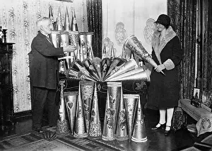 Cones: Sale of Easter bags, 1929