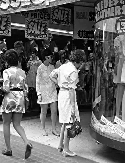Contend: SALES FASHIONS