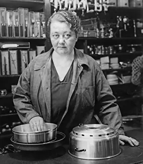 Saleswoman: Saleswoman