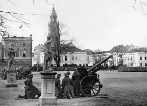 Canon: Salute shots on the Day of Potsdam, 1933