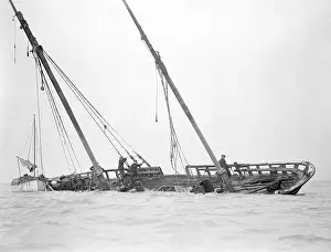 Smack: SALVAGING A FISHING BOAT