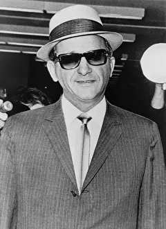 Cooperate: Sammy Giancana (1908-1975), American mobster ?