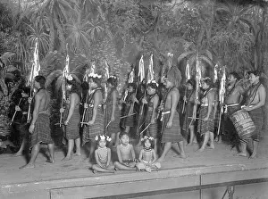Shall: Samoans in a panopticon in Germany, 1911