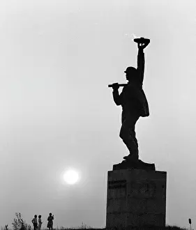 Samotlor: Samotlor explorers monument, 1984