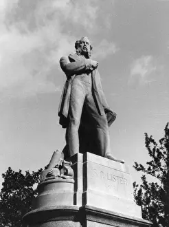 Cunliffe: SAMUEL LISTER STATUE