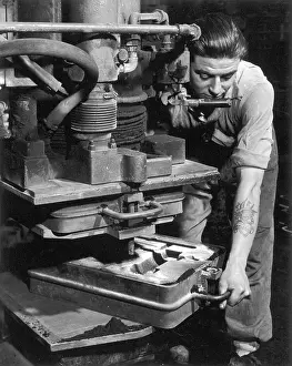 Mould: Sand-filled mould - Metalworking