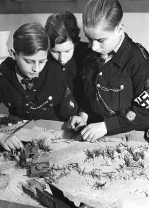 Jungvolk: Sandbox work, 1943