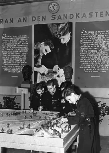 Hitlerjugend: Sandbox work, 1943