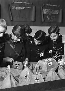 Hitlerjugend: Sandbox work, 1943