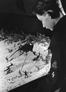 Grenades: Sandbox work, 1943
