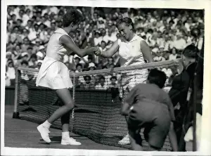 Versus: Sandra Reynolds and Darlene Hard after match, Wimbledon