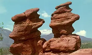 Siamese: Sandstone Siamese Twins