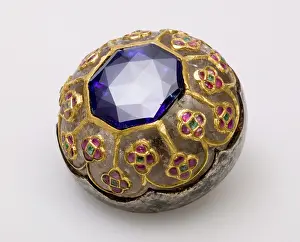 Gemstone: Sapphire turban button