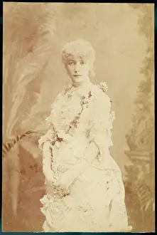 Demure: Sarah Bernhardt