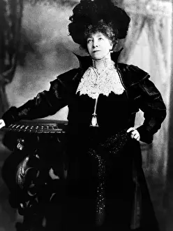 Cyrano: Sarah Bernhardt as she appeared in Cyrano ?