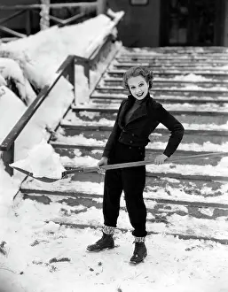Shoveling: Sari Maritza - actress