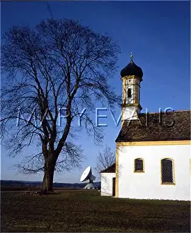 Ammersee: SATELLITE DISH & CHURCH