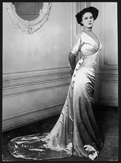 Terminate: SATIN EVENING GOWN C1905