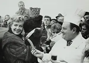22th: A sausage and a bear for the returned German actress