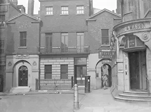 Plac: SAVILE PLACE, LONDON