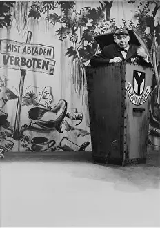 Spiegel: Scene of the cabaret program Spiegel vorm Gsicht