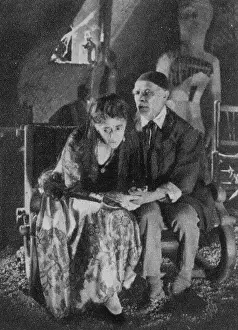 Weekblad: A Scene from Confetti (1927)