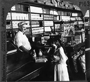 Midwestern: Scene inside a midwestern grocery store, USA