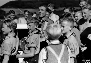 Glider: Scene: Members of the Flieger-HJ