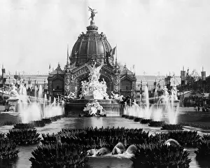 Universelle: Scene during the Universal Exhibition, Paris, 1900