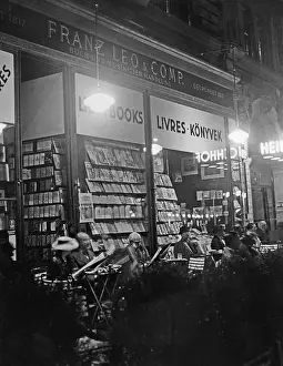 Bookstore: Schanigarten in Vienna, 1936