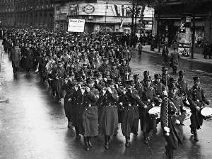 Flutes: Scherl employees on May 1, 1935
