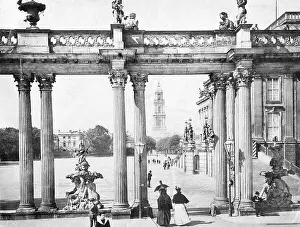 Strollers: Schlossplatz in Potsdam, 1910