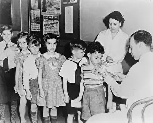 Inoculations: School children waiting in line for immunization ?