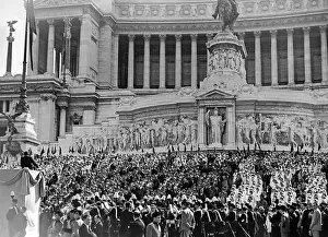 Emanuele: School choirs on the steps of the Vittoriano in Rome, 1931