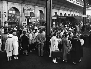 Traveler: School class at the Stettin Station in Berlin, 1938