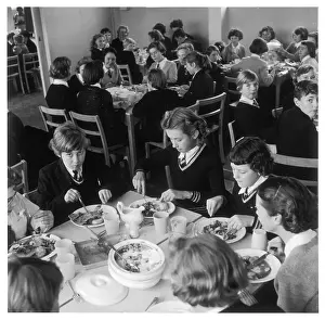 Stringer: SCHOOL DINNERS 1956