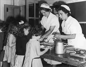 Queueing: SCHOOL DINNERS