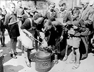 Friedenau: School feeding in Berlin