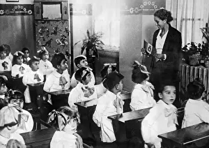 Educator: School lessons in uniform at a primary school in Rome, 1934