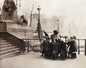 Cleopatra: Schoolchildren at Cleopatra's Needle, London