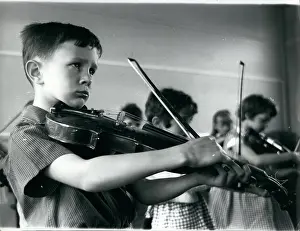 Cymbals: Schoolchildren in a violin class