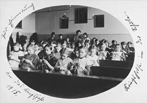 Fraulein: SCHOOLGIRLS KNITTING