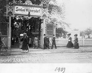 Bourgeoisie: Schramm's seaside resort in Berlin, 1909