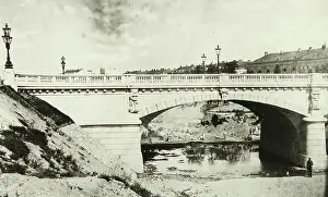 Pylons: Schwarzenbergbrucke in Vienna